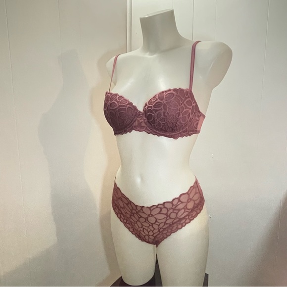 PINK by VS Date Push-up Bra and Panties Set - Picture 4 of 9